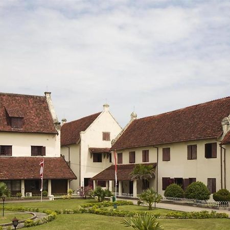 Hotel Sutomo Makassar Exterior photo