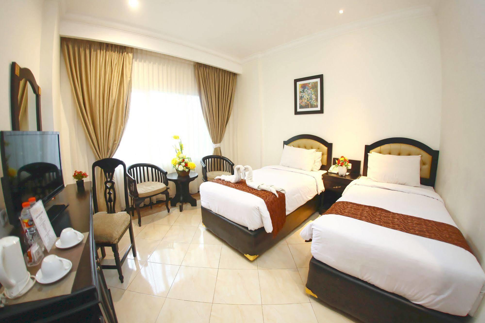 Hotel Sutomo Makassar Exterior photo